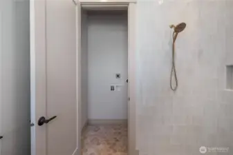 W/D closet