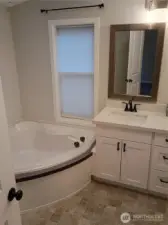Soaking tub
