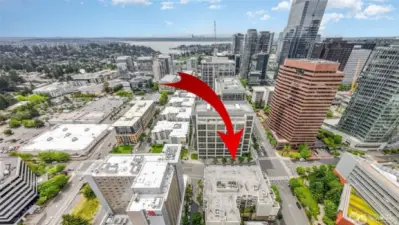 Enjoy Bellevue’s best shopping, dining, & entertainment—just steps away!