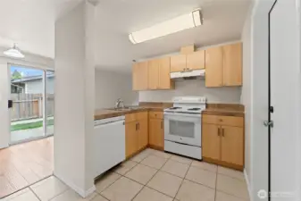 Kitchen w/ newer appliances