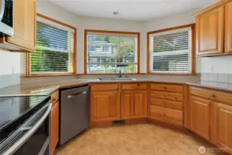 Wonderful Kitchen, All Appliances Stay