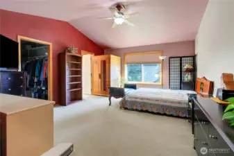 Walk- In Closet, Huge Primary!
