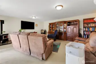 Huge Family Area With Propane Free Standing Stove.