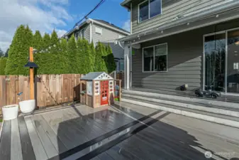 Large, low maintenance composite deck! Perfect for summer parties.