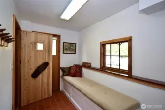 hall/side entry sauna area