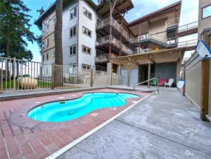 Huge hot tub!