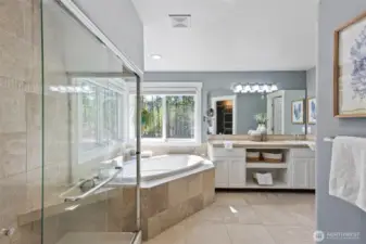 Primary en suite bathroom