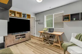 Den or 5th bedroom