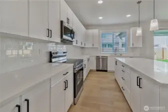 Photos are from a previously built Magnolia plan in the community. They may show a color or upgrade that is no longer available. They do demonstrate the quality materials and attention to detail that you will find in a Rush home.