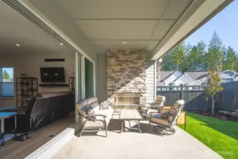 Open the stackable glass doors for easy indoor-outdoor entertaining.