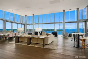 39th Floor lounge with Panoramic Views