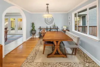Oversized dining room, perfect for entertaining!