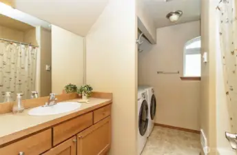 DADU Combo Full Bathroom & Laundry~HE Washer & Dryer to Remain with the Home~