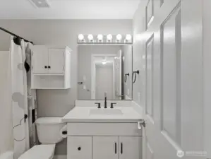 Upstairs full bathroom