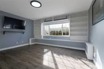 Huge bonus room downstairs.