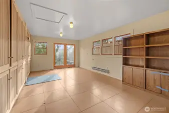 Bonus room with loads of storage