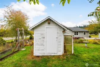 Insulated garden shed