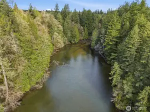 Cove does go dry during low tide