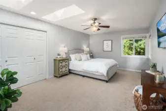 Upper level huge 4th bedroom/rec room