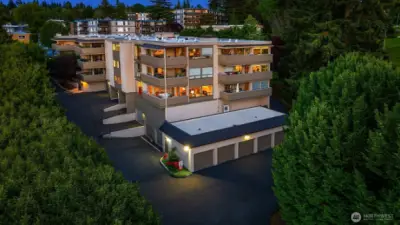 Meticulous Condo Complex ~ Edmonds Bowl
