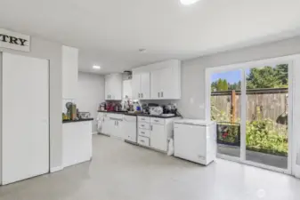 Unit B Kitchen & Pantry