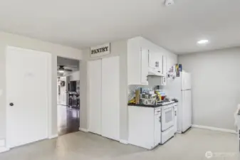 Unit B Kitchen & Pantry