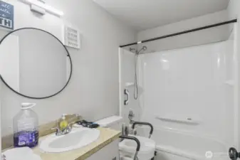 Unit B Bathroom