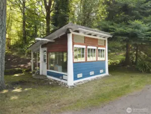 HUGE potting shed orrrrr studio?!?!