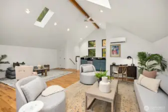 The guest space has a private exterior entrance and a 3/4 euro bath.