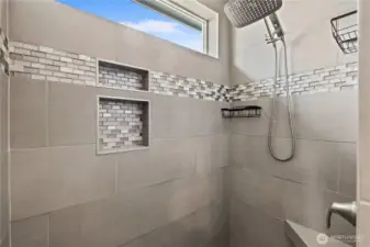 ... amazing walk-in shower ...