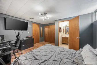 Bonus room with connected 1/2 bath