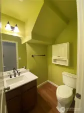 Powder room 1/2 bathroom on main floor