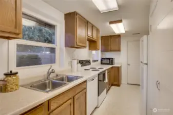 All appliances included in kitchen