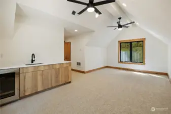 Bonus room with bathroom