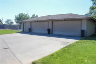 additional 4 car garage