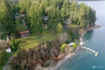 The dock is not part of this property, it belongs to the cottage on the water.