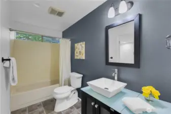 Hall Bath. Door to 2nd bed on left.