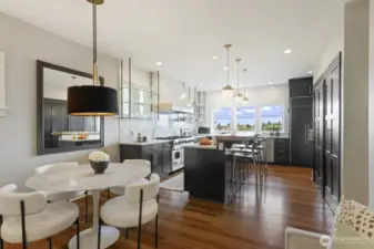 This eating nook off of the kitchen is perfect for casual meals, breakfast on the go, and weekend brunches.