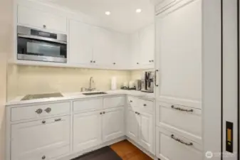 There is a kitchen in the guest suite.