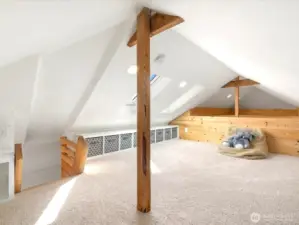 Bonus 292sf loft (not included in listing sf)