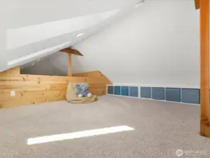 Bonus 292sf loft (not included in listing sf)