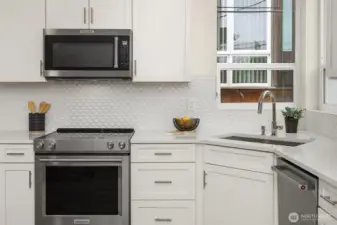 Great layout with tons of storage!