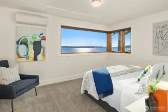 Upstairs northwestern view en suite bedroom