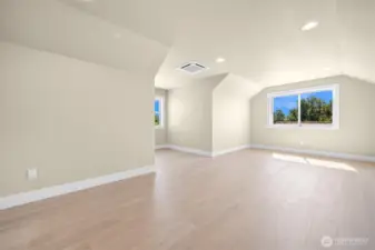 336 SF Upstairs Bonus Room