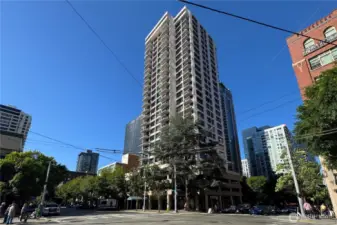 Royal Crest Condominium, Seattle's first condominium luxury hi-rise building in downtown Seattle!