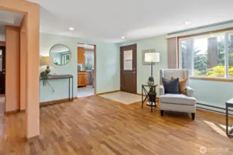 Circular floor plan allows easy access to the kitchen, laundry, bath, and bedrooms!