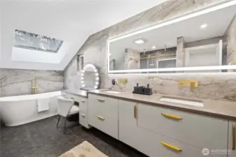 Primary En Suite