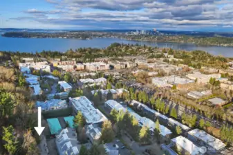 Island Habitat is a centrally located community tucked off street ~3 blocks from downtown Mercer Island amenities and adjacent to beloved Mercerdale Park.