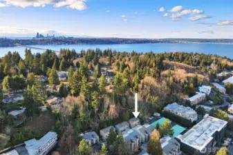 The best of both worlds: a peaceful, park-like setting & quick, easy access to both Seattle and the Eastside.