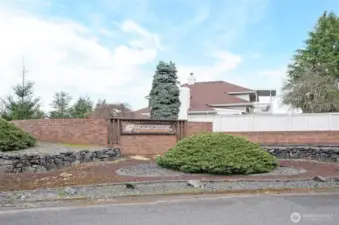 Beautiful maintained community of Woodcreek